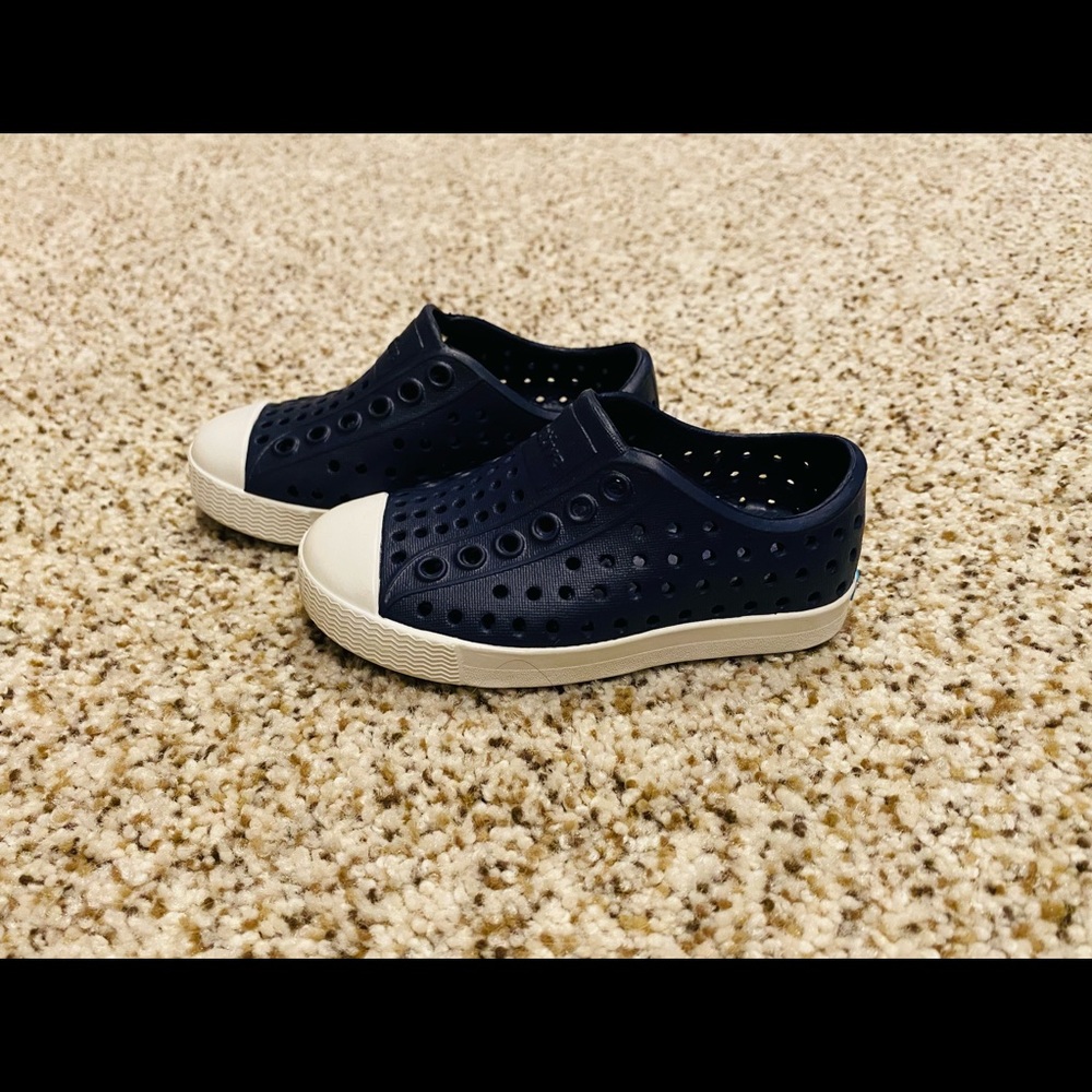 NEW Native Shoes Navy and White Size 5c